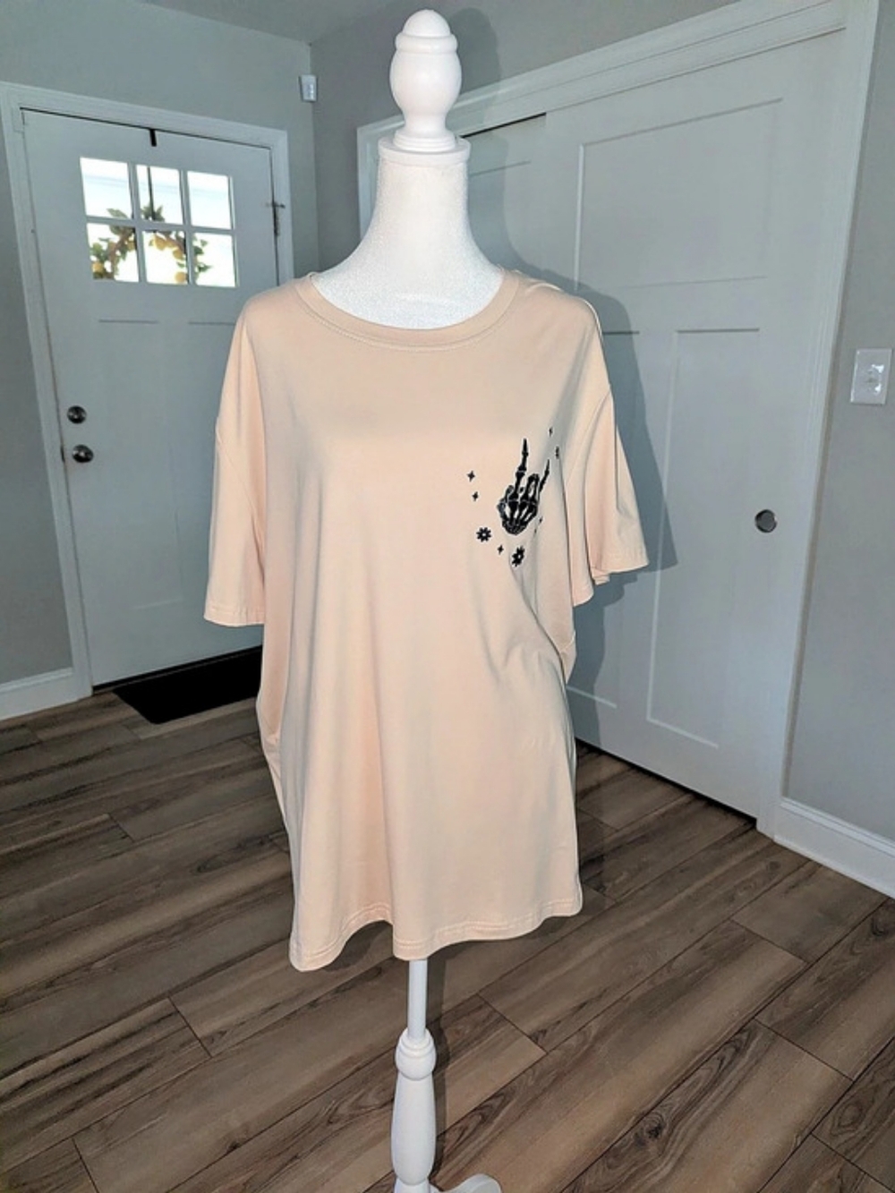 Graphic Short Sleeve Tee in Beige XL